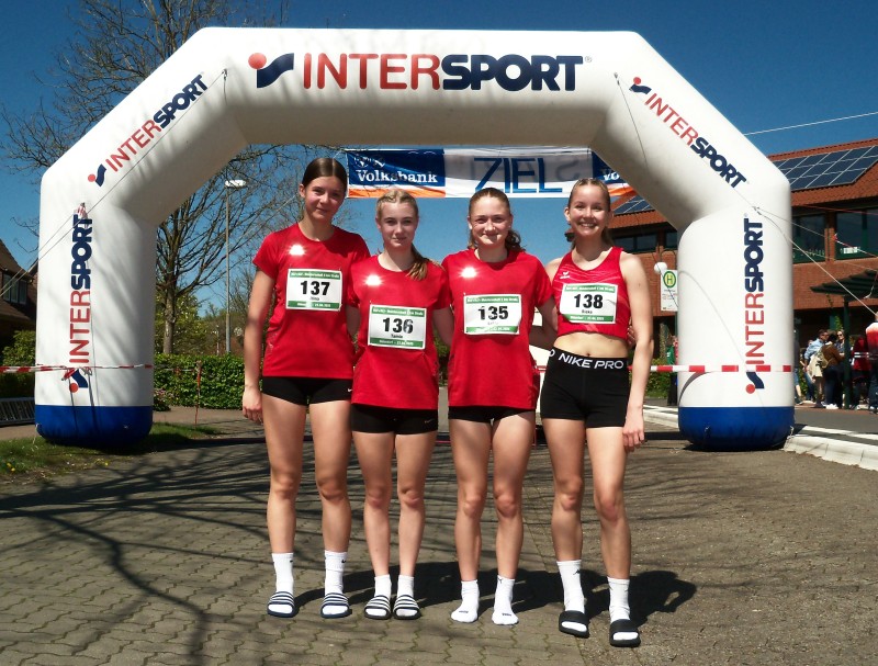 27.04.2025 v.li Mina Kosch, Tamia Kett, Lahja Diekmann und Rieke Wittich