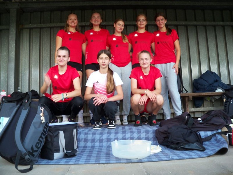 hi.R.v.l.: Stine und Rieke Wittich, Tamia Kett, Marit Hinck und Mina Kosch     vo.R.v.l.: Thale Haxsen, Hedi Kosch und Lahja Diekmann (es fehlt Pia Schloh)