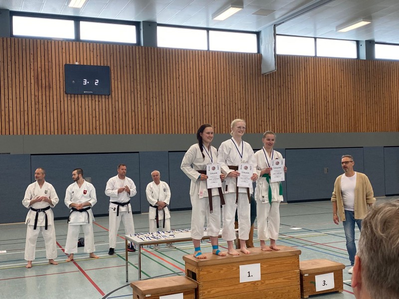 2. Platz: Emilia von Buchholtz, 3. Platz: Elisa Schröder